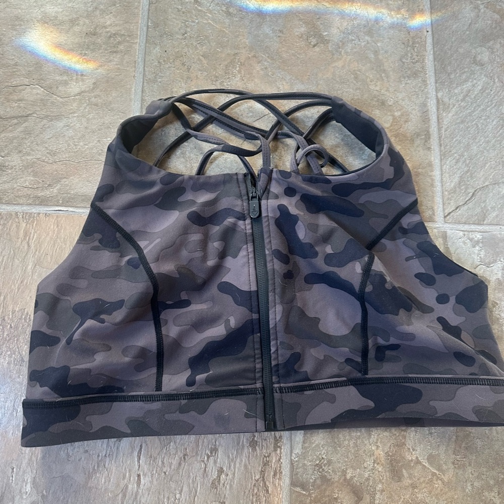 torrid happy camper 2x Gray & Black Camo Front-Zip sports bra with Strappy Back